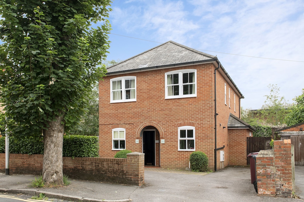 SACO Reading - Castle Crescent 2/64
