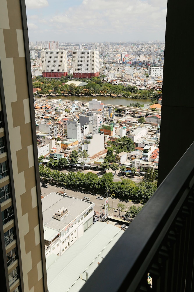 High-Floor River-View Apartment 44/50