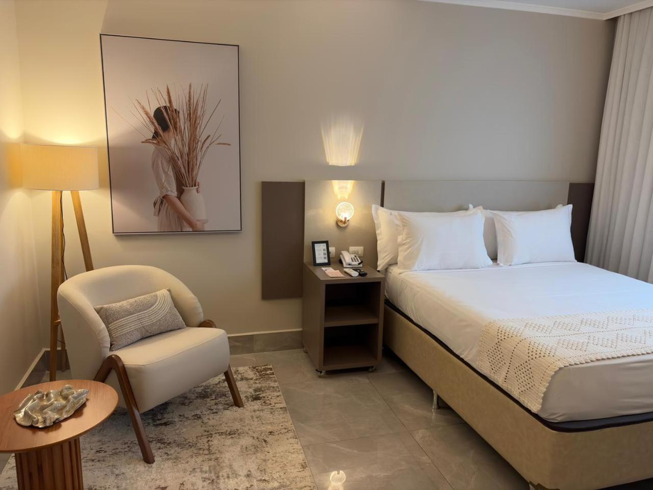 Superior, Queen Bed