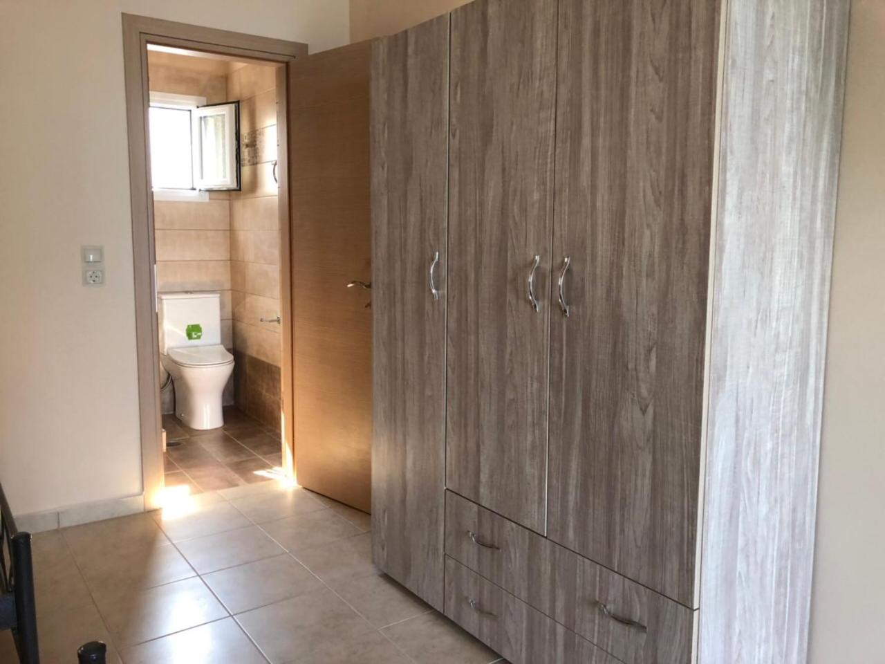 Akrogiali Studios Poros 3/15