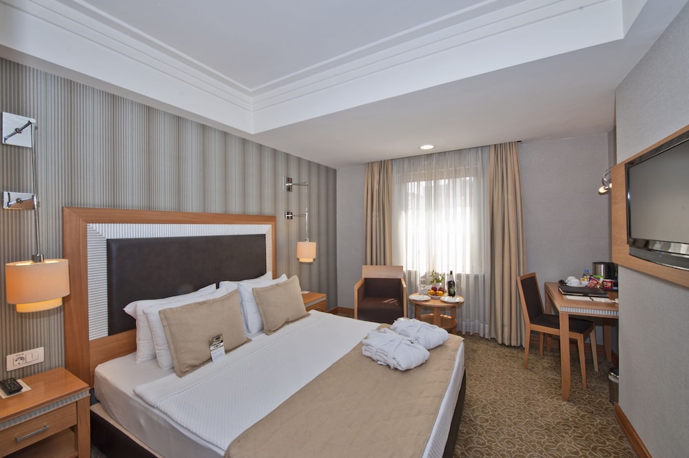 Grand S Hotel 11/56