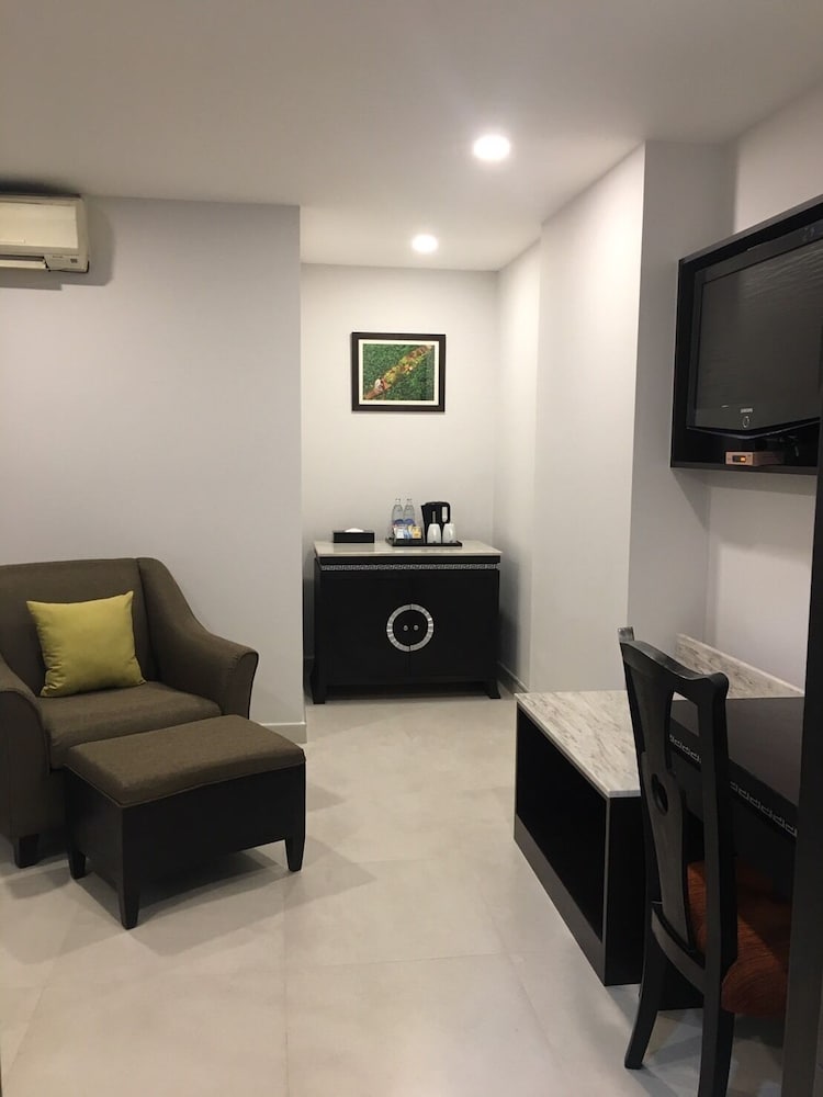 Mac Boutique Suites 46/69