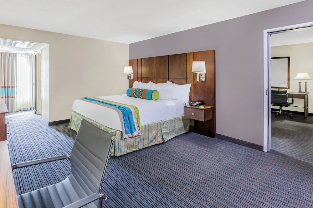 Holiday Inn Hotel And Suites Oklahoma City North 9/32