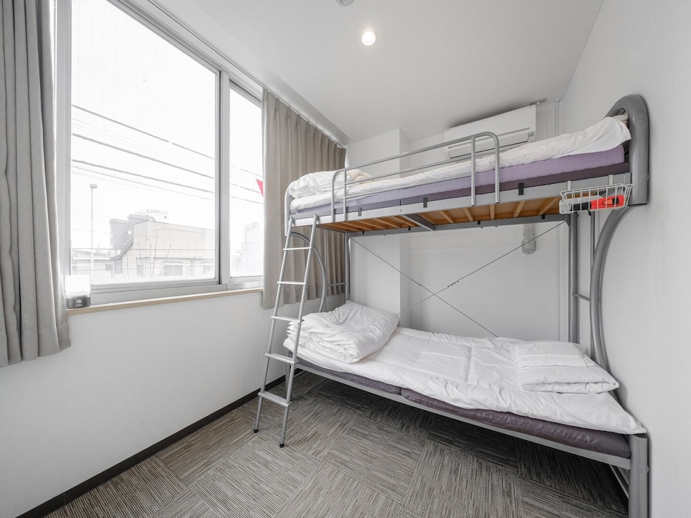 ROOM, TWIN BEDS, SHARED BATHROOM