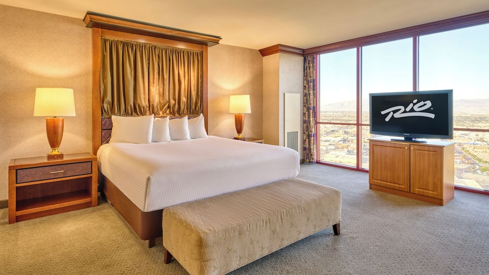 SUITE, KING BED, ACCESSIBLE