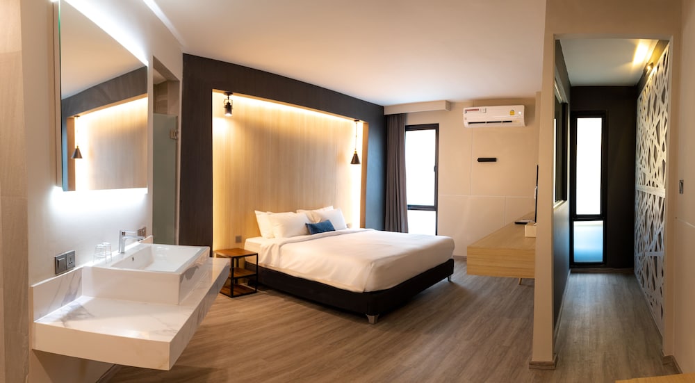 56 Hotel 49/50