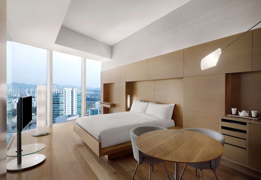 PARK HYATT SEOUL 16/76