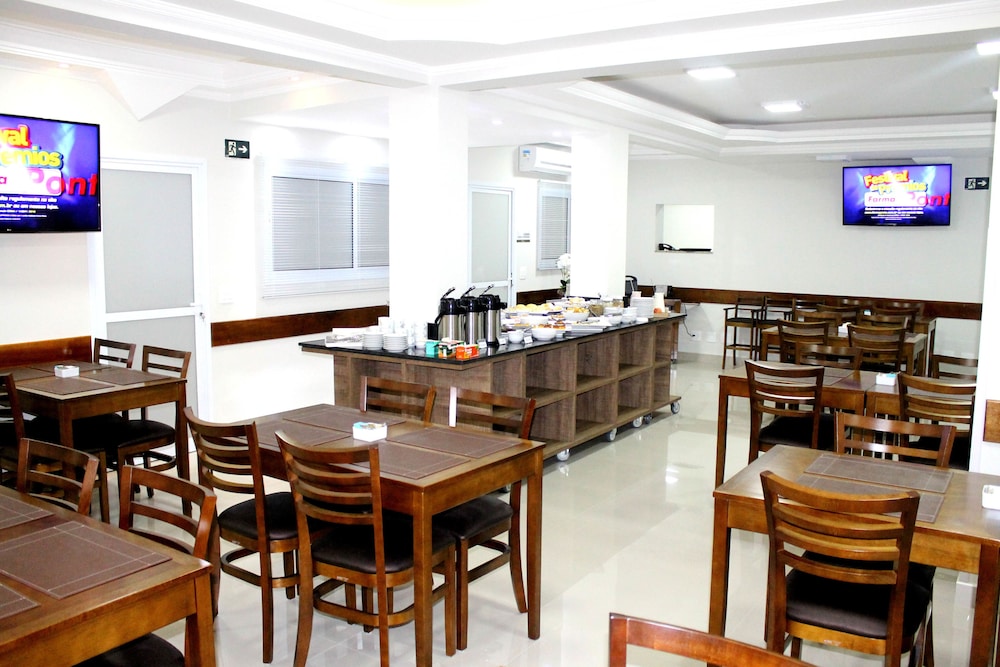 Avare Plaza Hotel 40/44