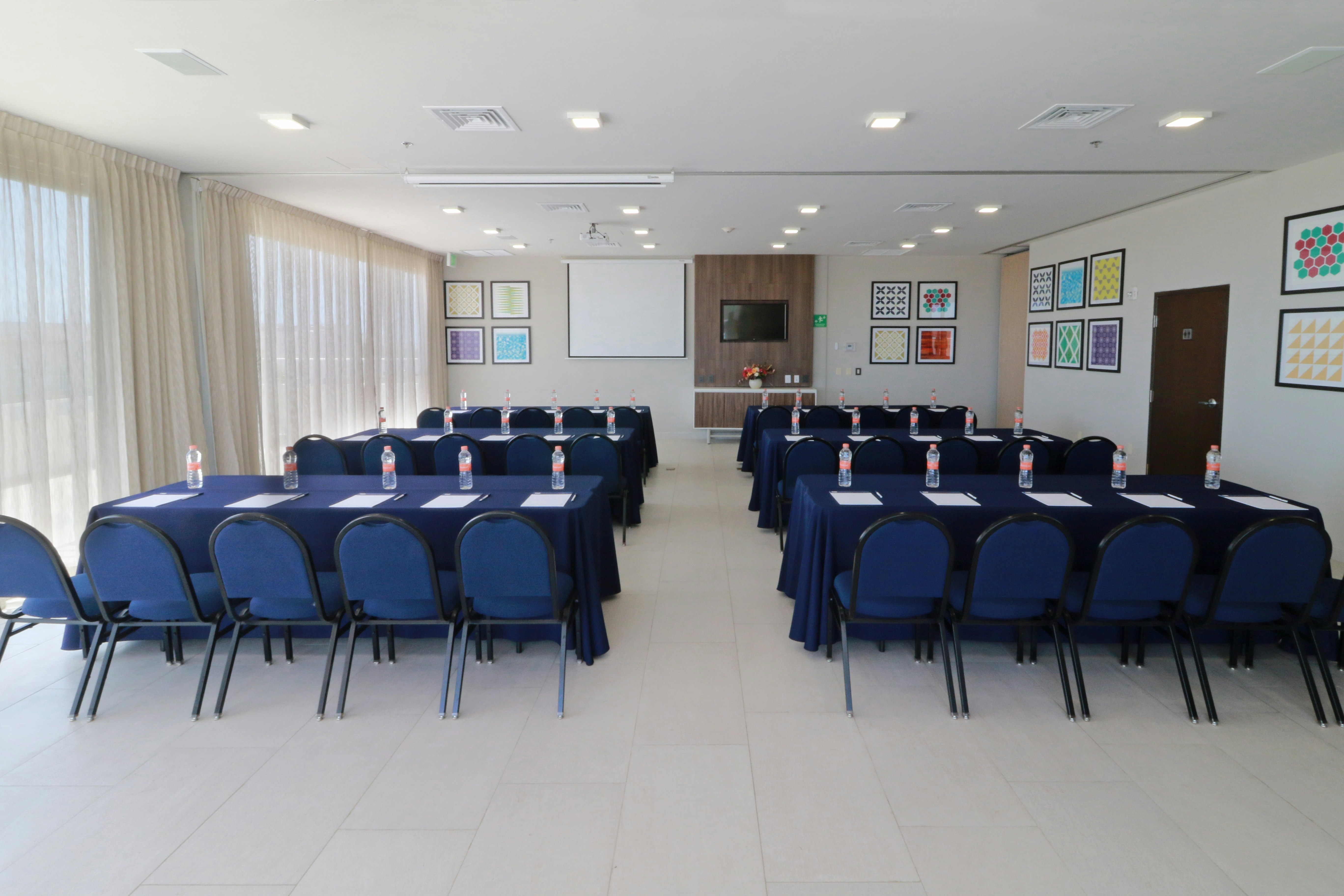 Holiday Inn Express And Suites Playa Del Carmen 66/74