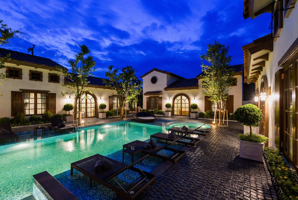 Villa Seville 34/50