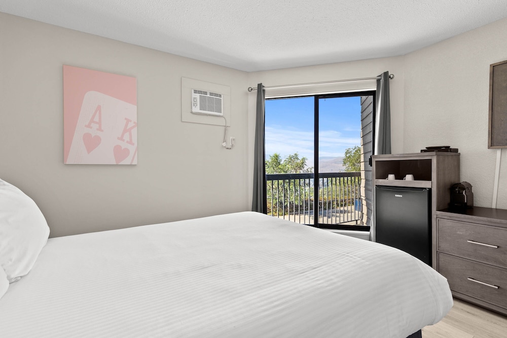The Vista Inn 23/60