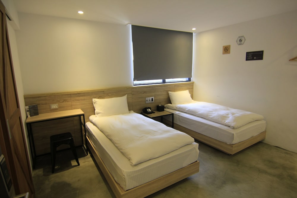 CHASE WALKER HOTEL 21/70