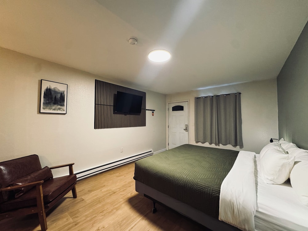 Pioneer Motel 12/43