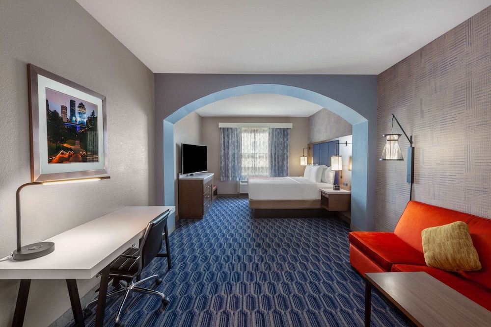 La Quinta Inn & Suites by Wyndham Houston Channelview 40/66