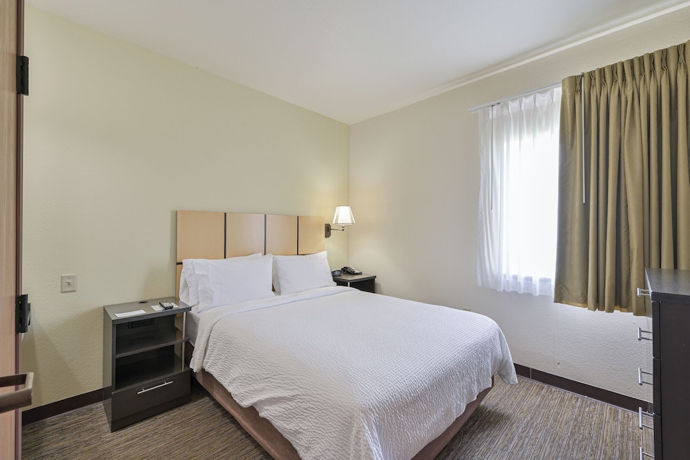 Candlewood Suites Tulsa 18/54