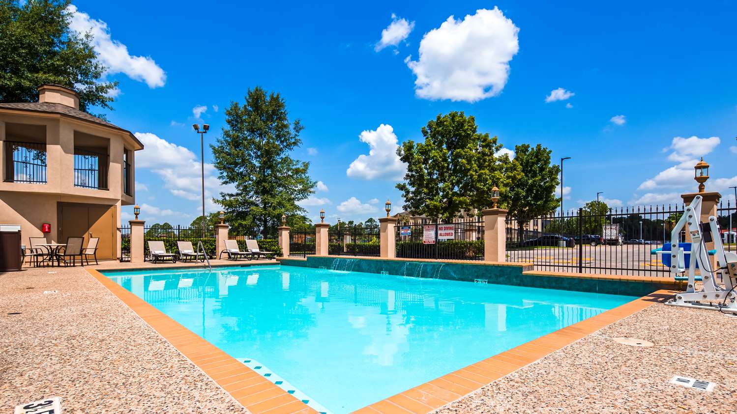 Best Western Plus North Houston Inn & Suites 21/21