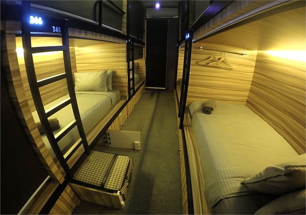 HereHotel.com 24/38
