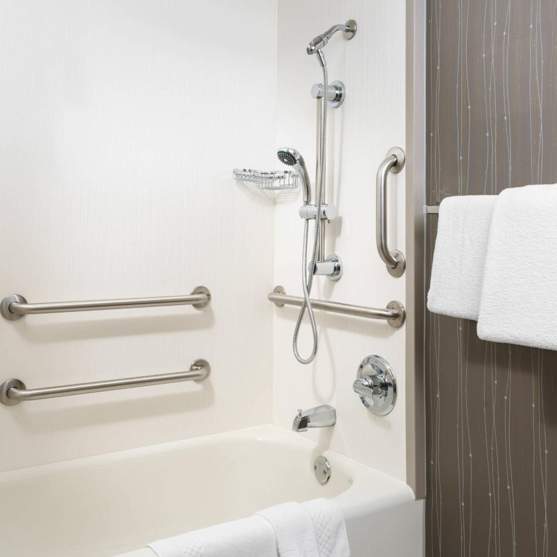 غرفة بسرير كينج مع أريكة في طابق مرتفع، Courtyard Chicago Downtown/Magnificent Mile 9/9