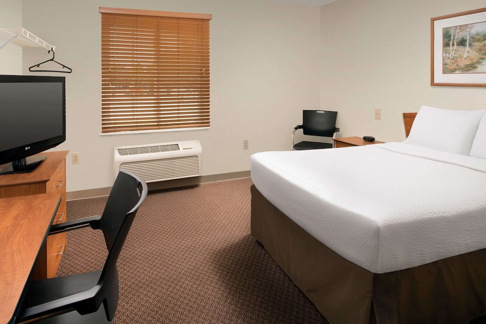WoodSpring Suites Champaign near University 10/38