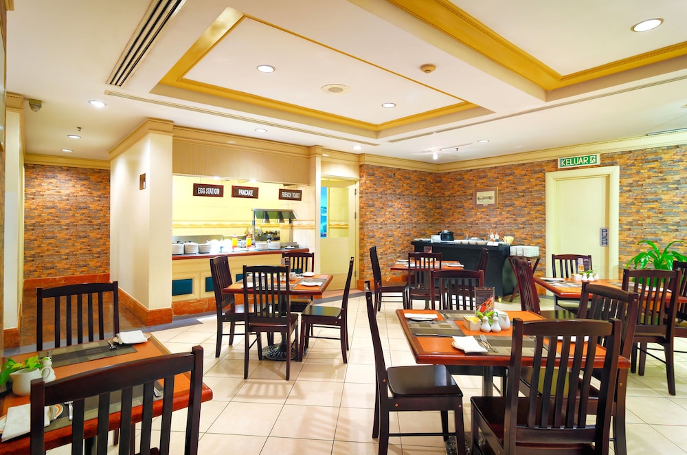 Howard Johnson by Wyndham Kota Kinabalu City Centre 58/72