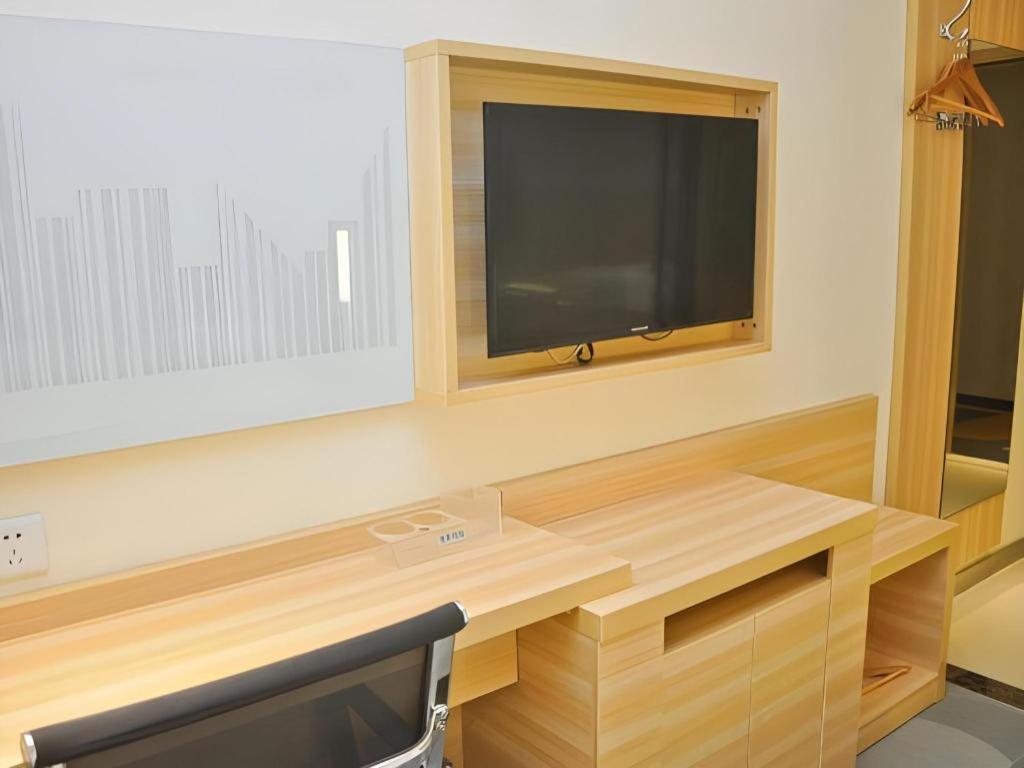 City Comfort Inn (Guangzhou Tiyu West Road Metro Station) 36/48