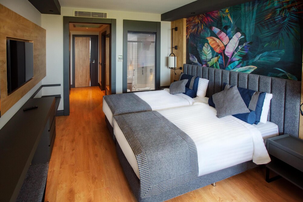 Alarcha Hotels and Resort 12/50