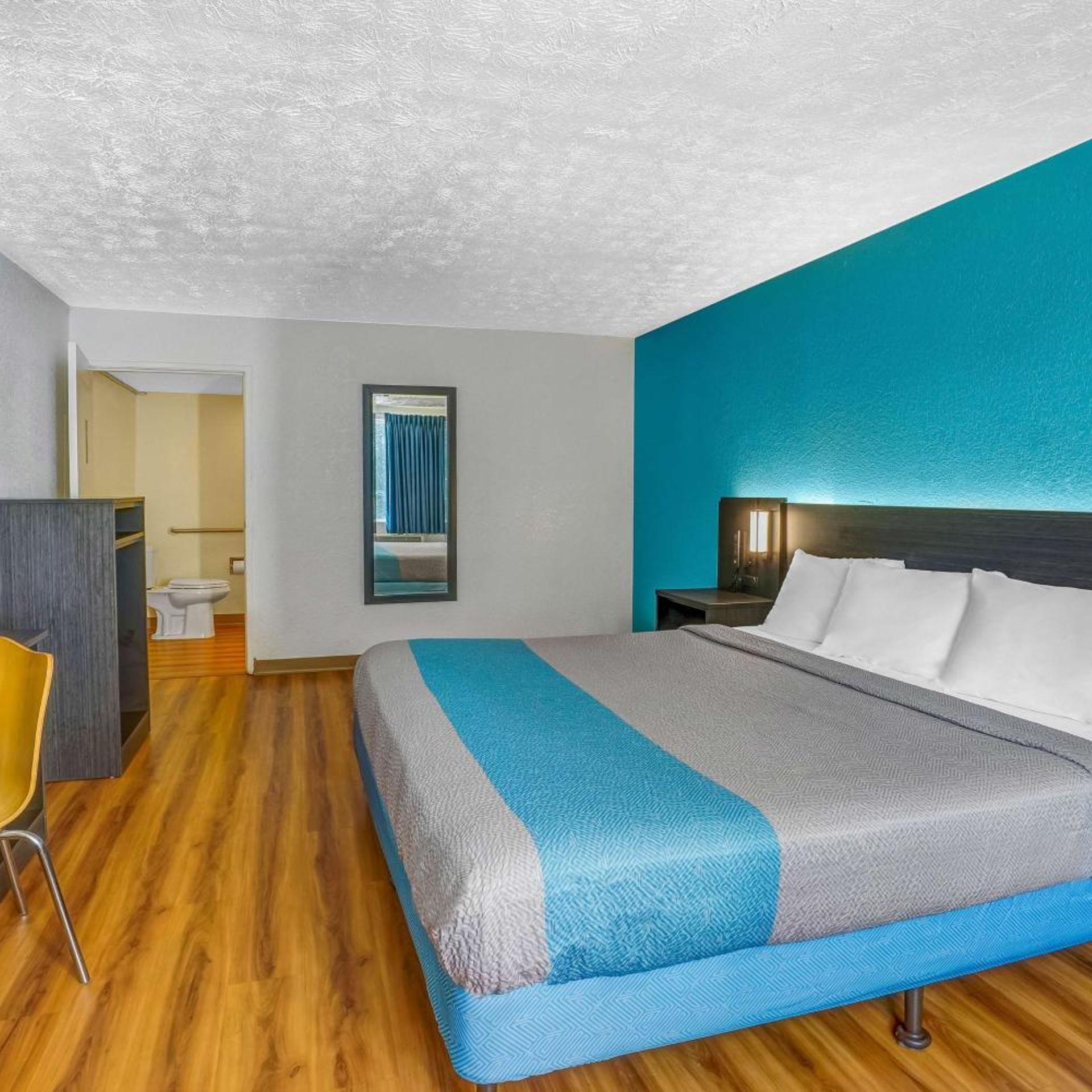 ROOM, KING BED, ACCESSIBLE