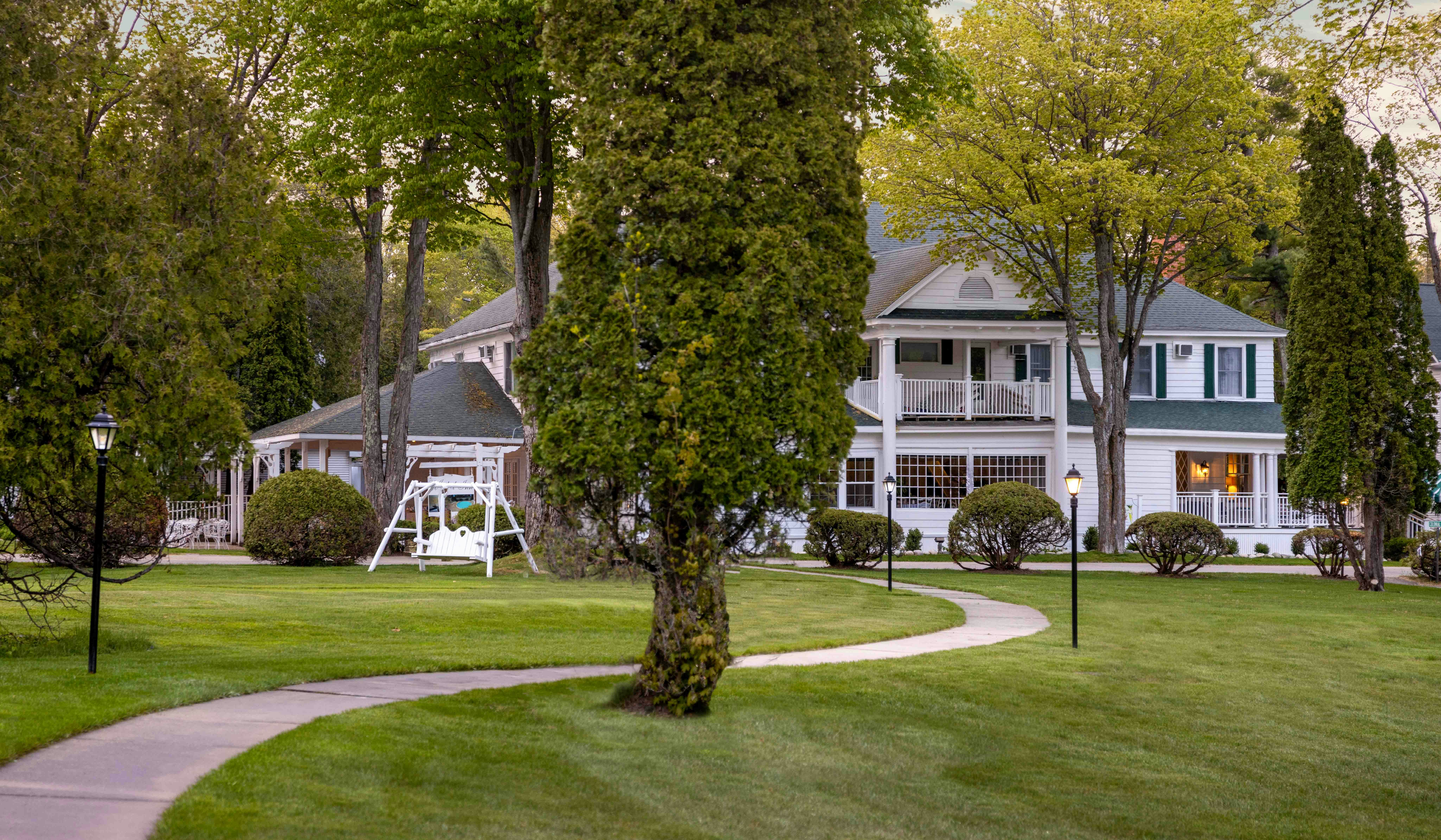 Colonial Inn in Harbor Springs 51/57