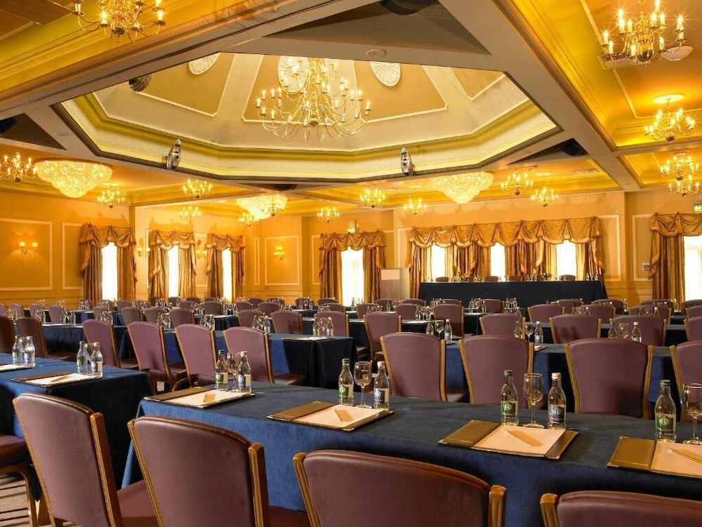 Castlecourt Hotel 43/54