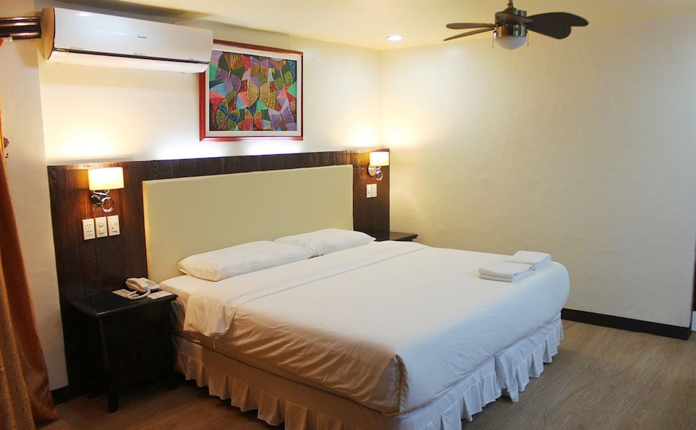 Lost Horizon Beach Dive Resort 32/64