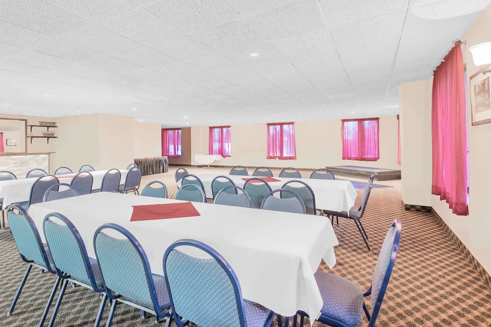 Days Inn by Wyndham Springfield/Phil.Intl Airport 15/19
