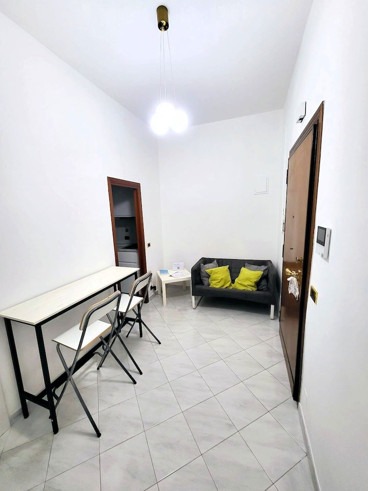 Rhome Sweet Rhome Suite 25/40