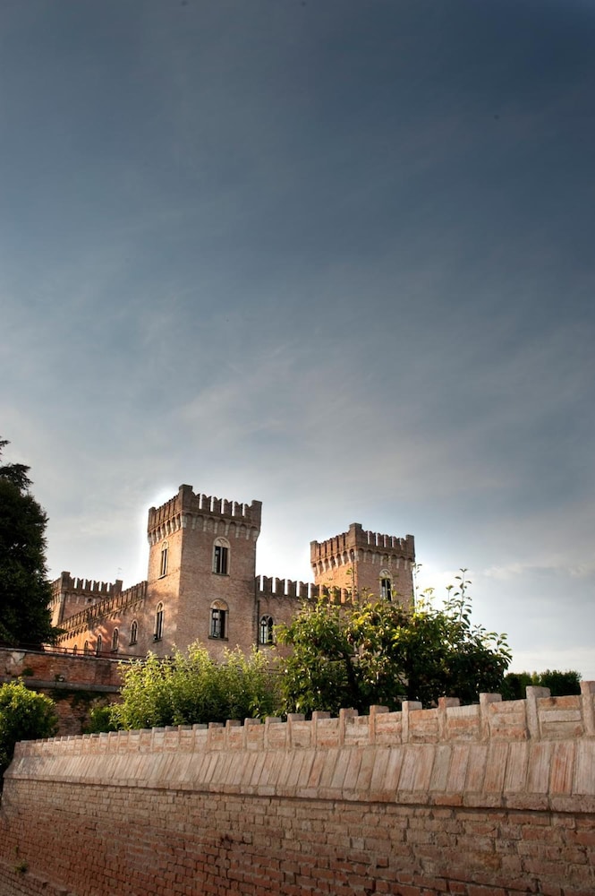 Relais Castello Bevilacqua 45/50