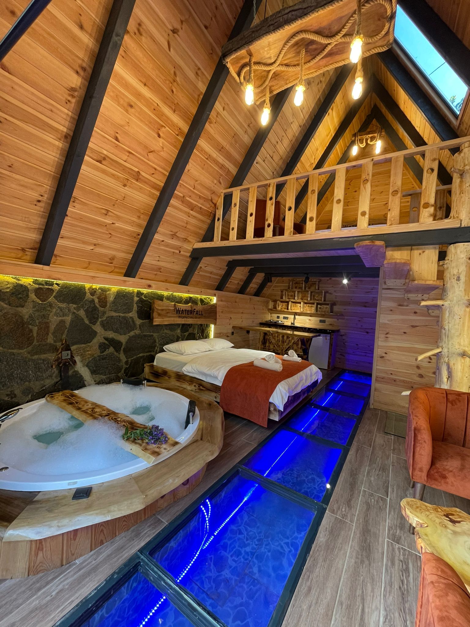 Waterfall Bungalow 4/20