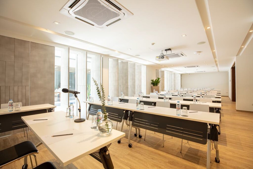 Reno Hotel 38/44