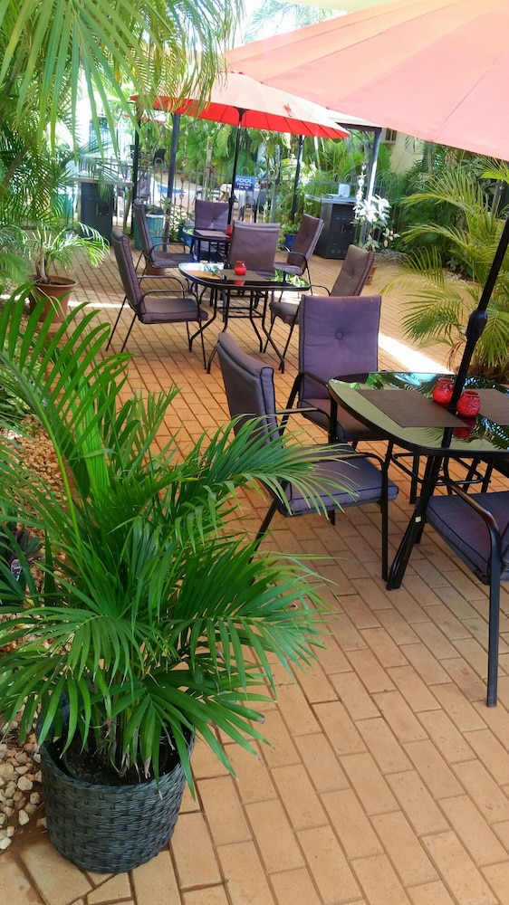 NINGALOO LODGE EXMOUTH. 46/50