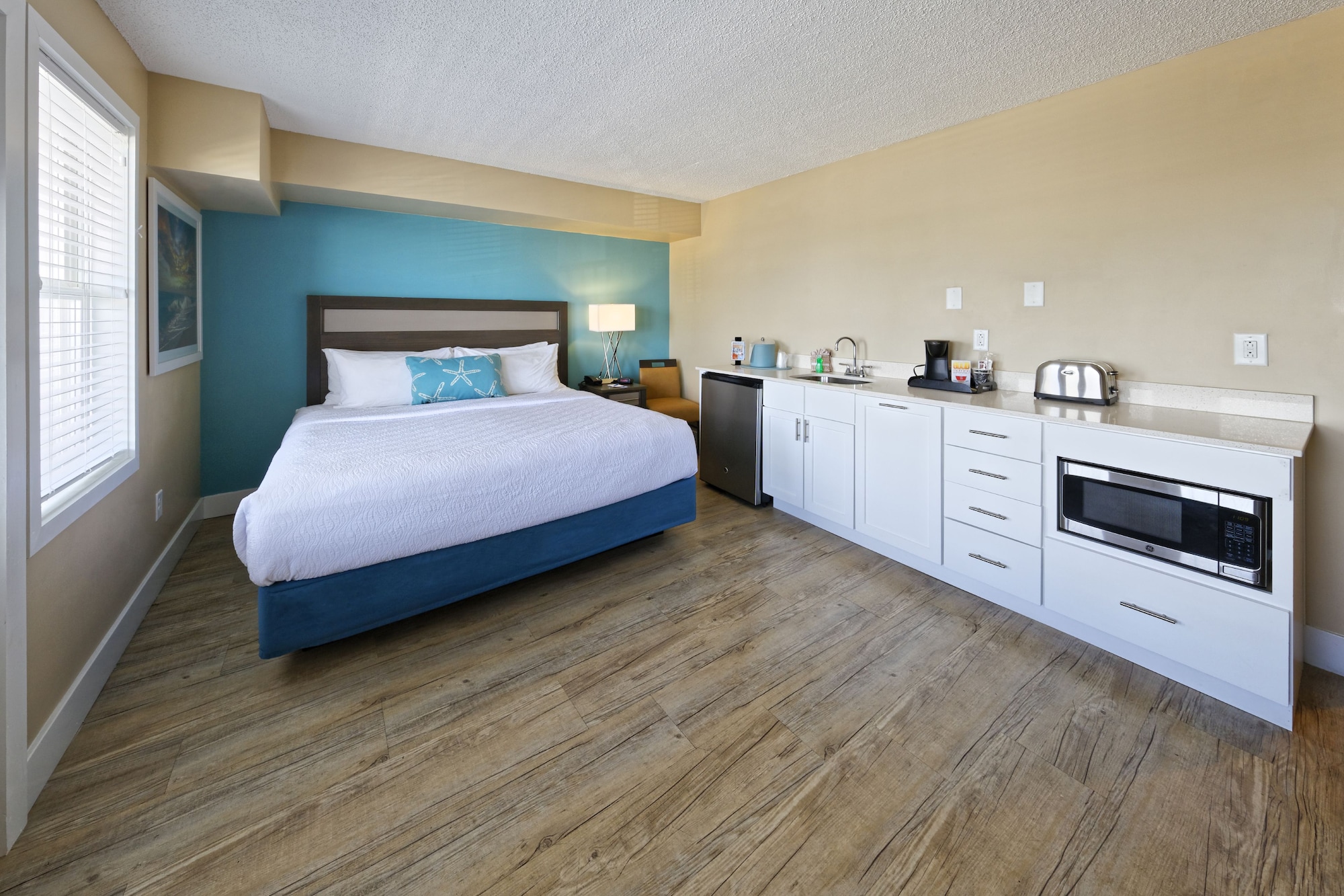 SUITE, KING BED, OCEAN VIEW