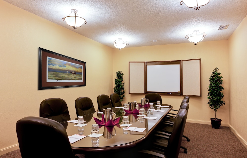 Craigshire Suites - Arlington 24/34