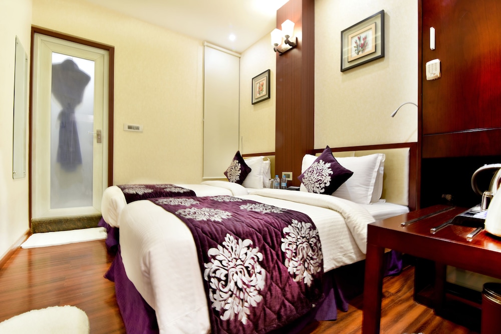 Hotel Kama International 12/40