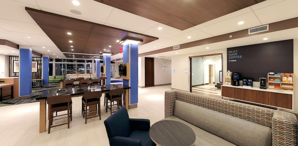 Holiday Inn Express And Suites Detroit Northwest Livonia 7/41