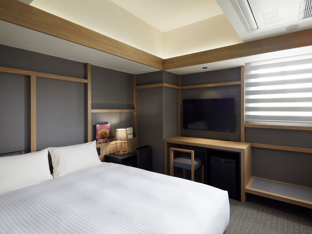 MODERATE, DOUBLE BED
