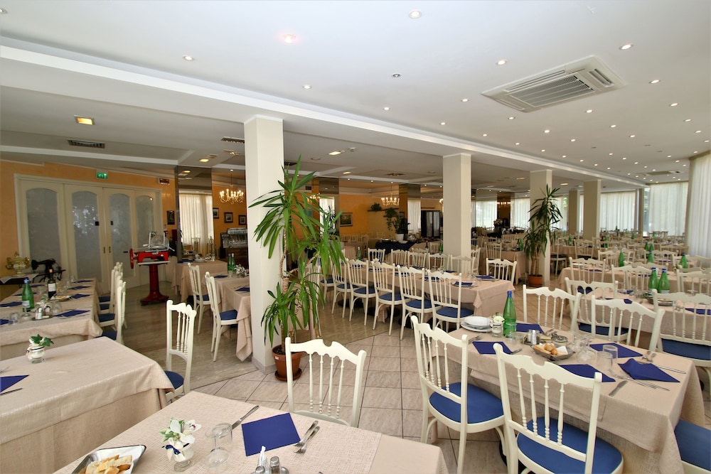 Hotel De Amicis 44/53