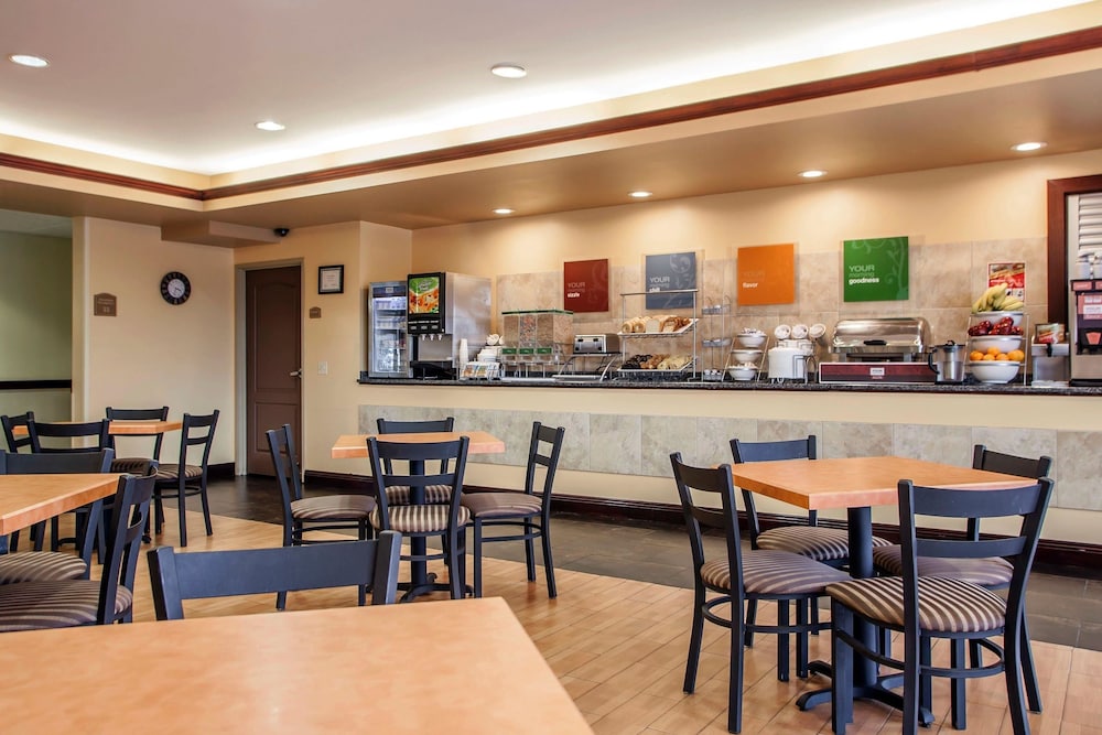 Comfort Suites Elgin Northwest 32/48