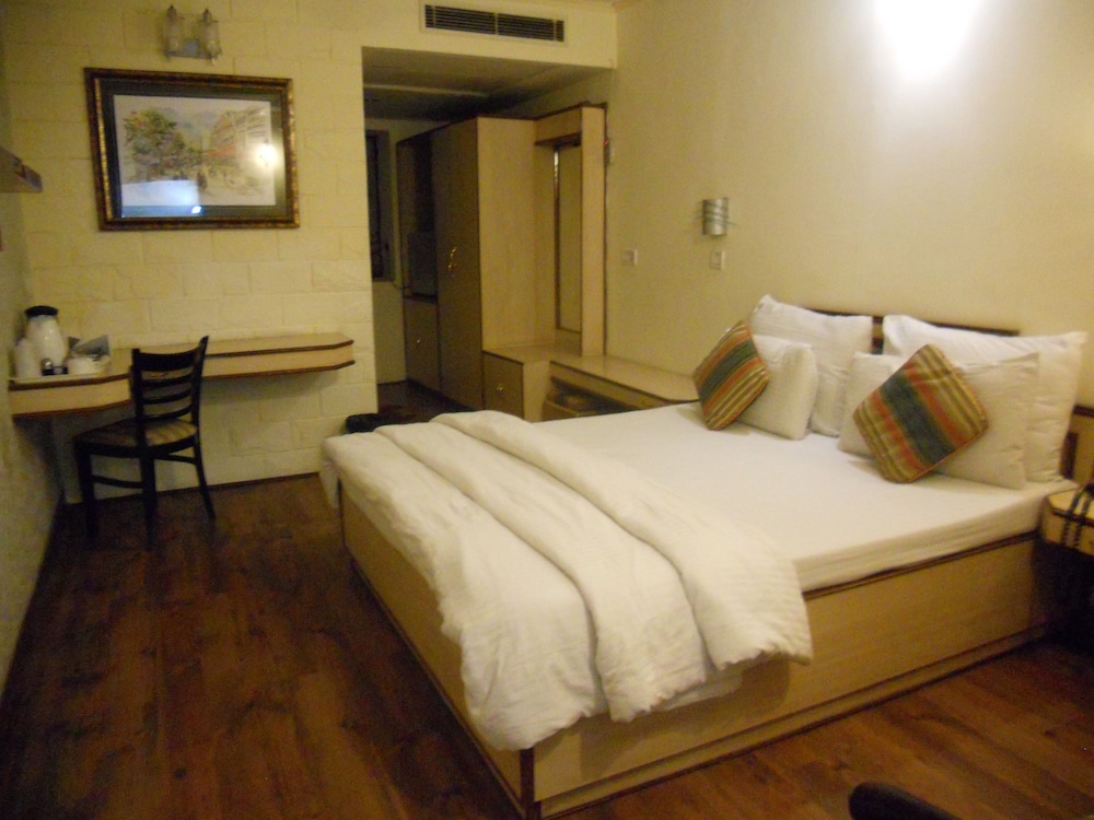 HOTEL AROMA COMPLEX 5/22