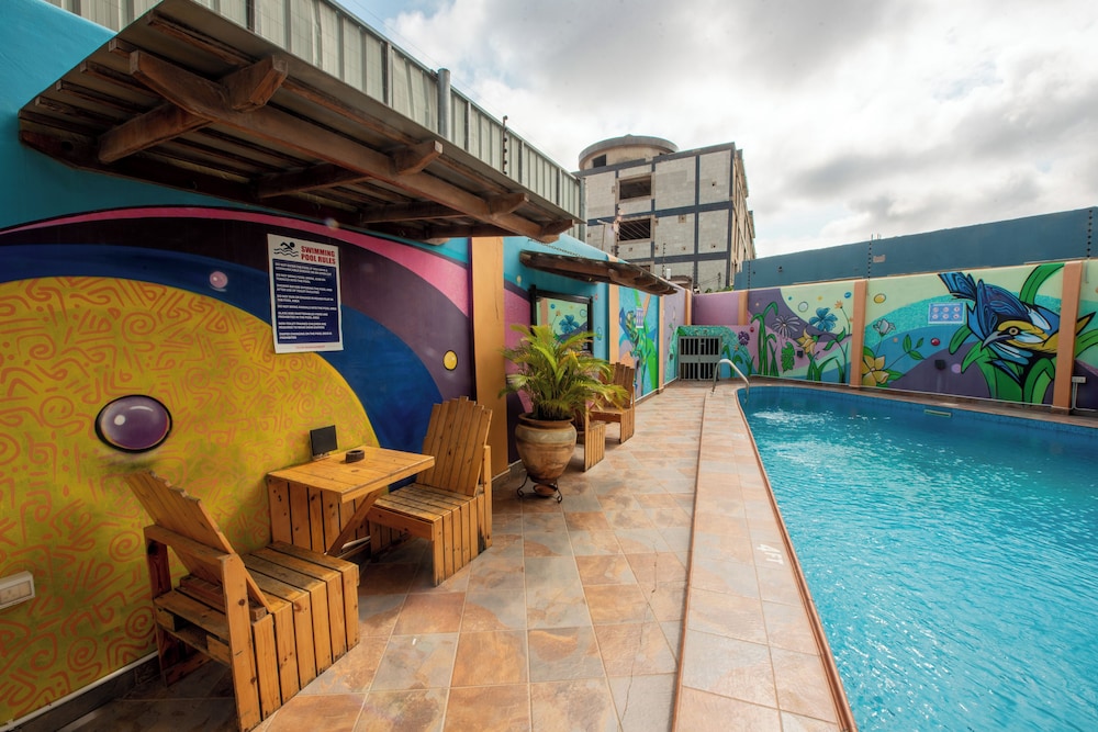 Bays Luxury Lodge 40/50
