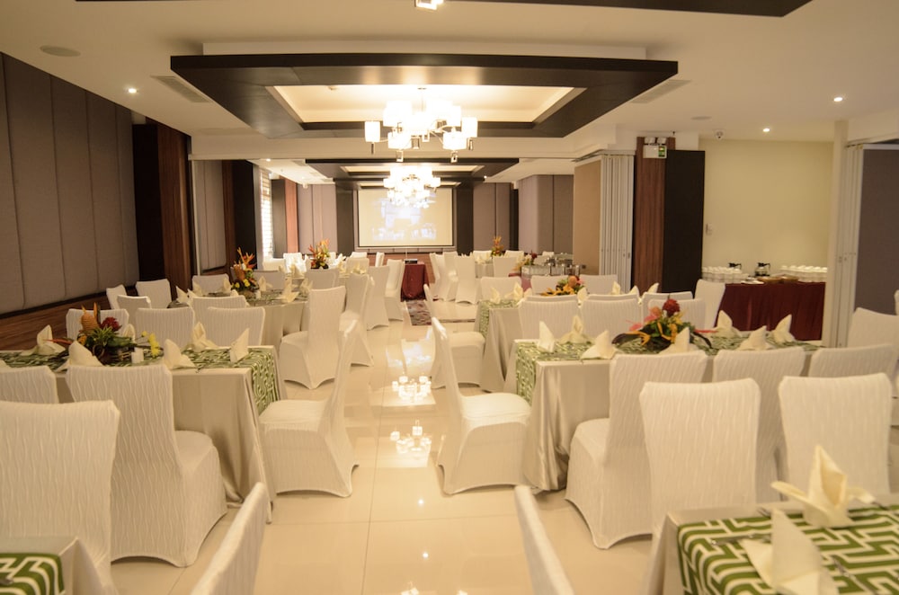 Brentwood Suites 34/38
