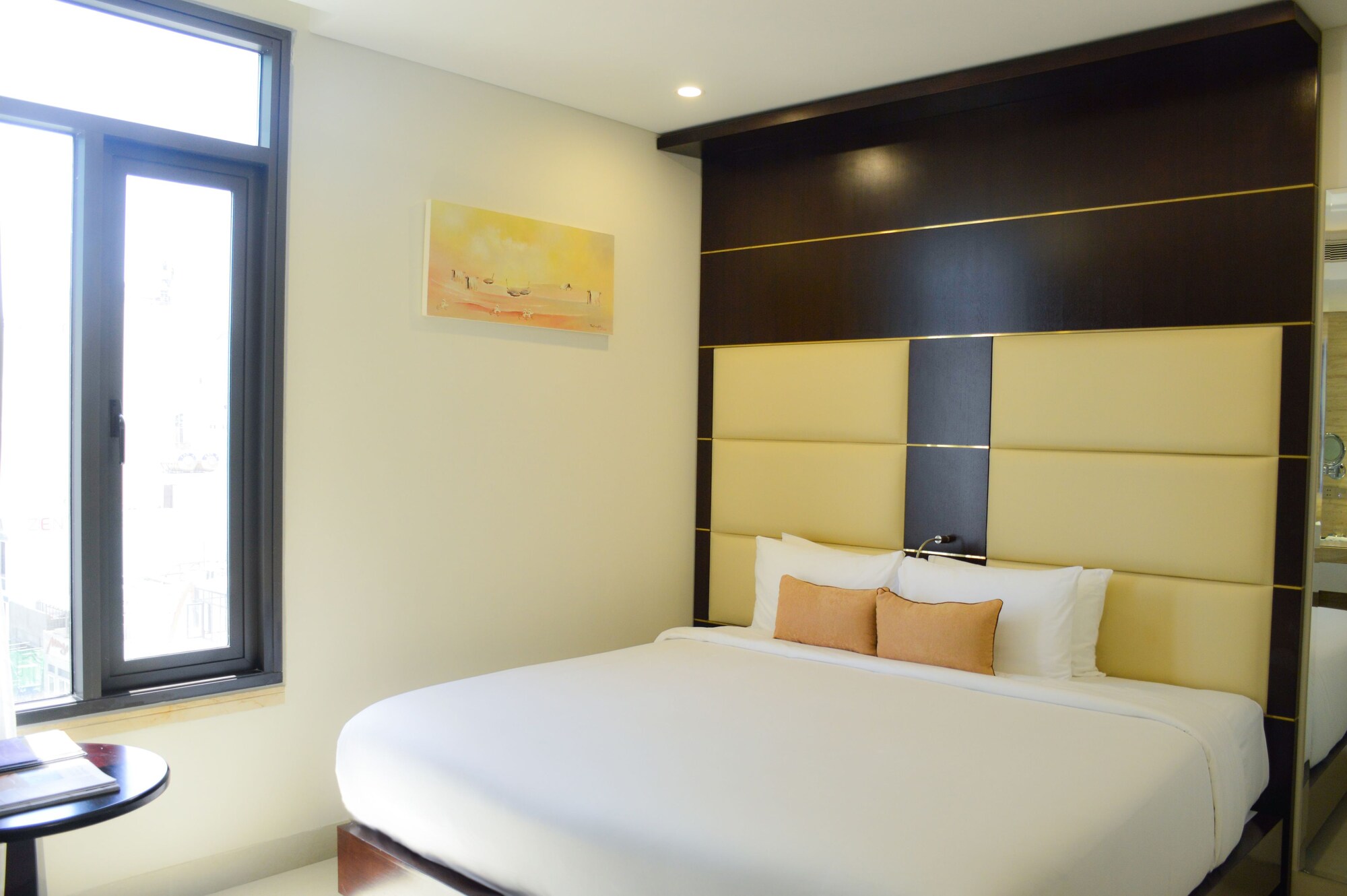 Senior, Double Bed, Partial Ocean View, Holiday Beach Hotel Danang 2/10