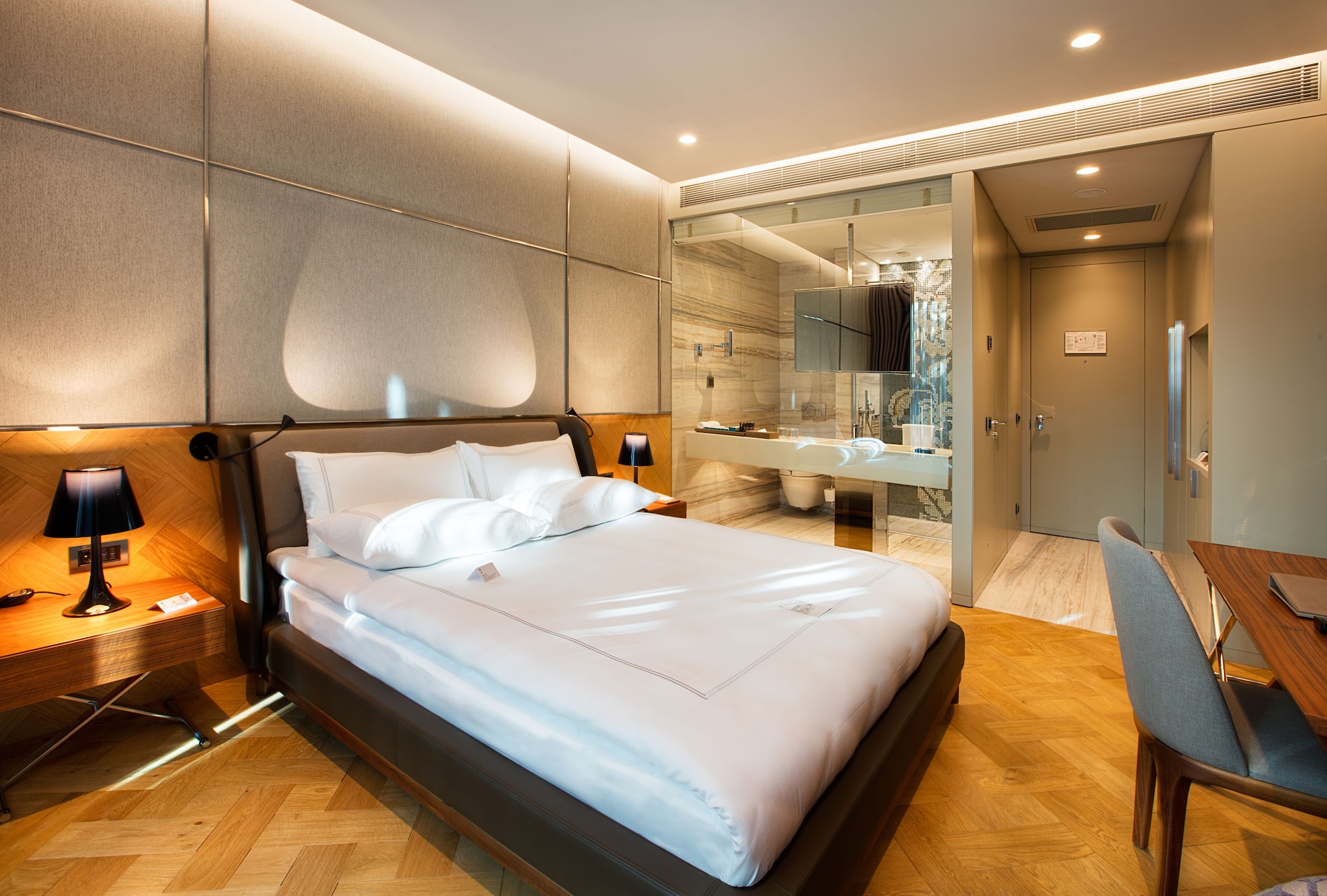 EXECUTIVE, DOUBLE BED