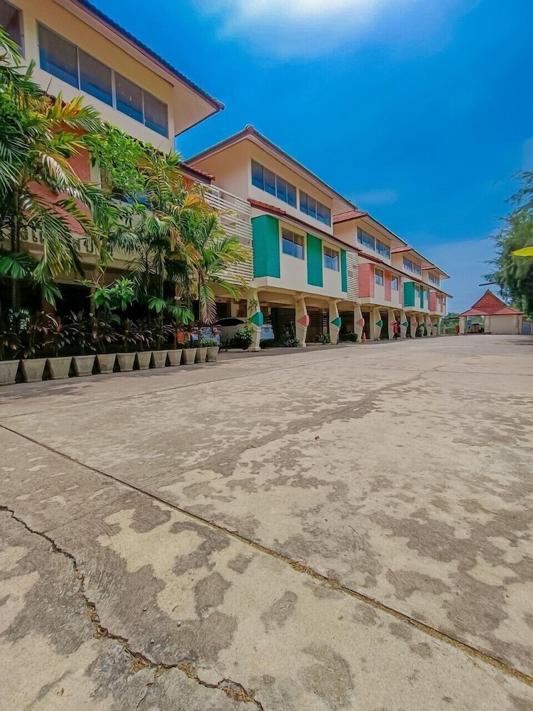 Sabai Hotel & Plaza 31/50