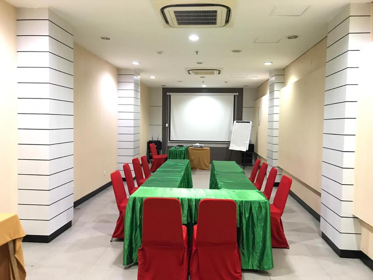 Maxonehotels At Vivo Palembang 46/50